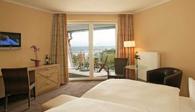 Comfort Double Room with Balcony and Sea View - Strandhotel Seerose Kölpinsee