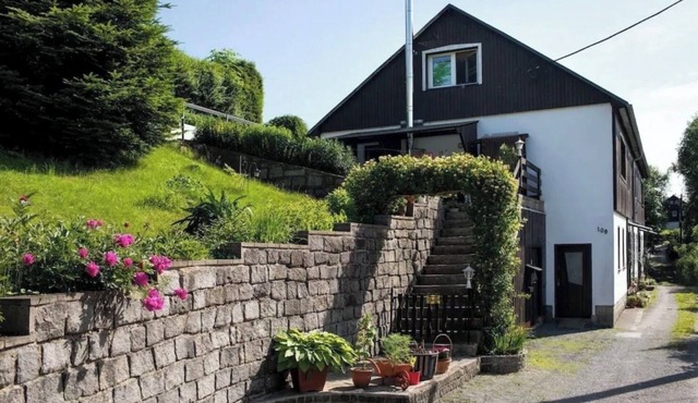 Comfortable vacation apartment in Saxon Switzerland - with terrace and garden