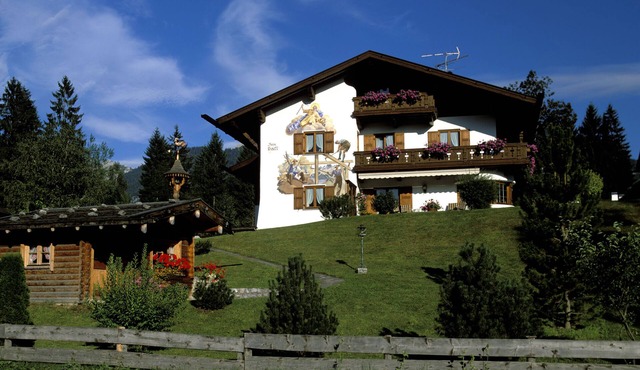 Comfortable holiday apartments furnished in a Bavarian country house style