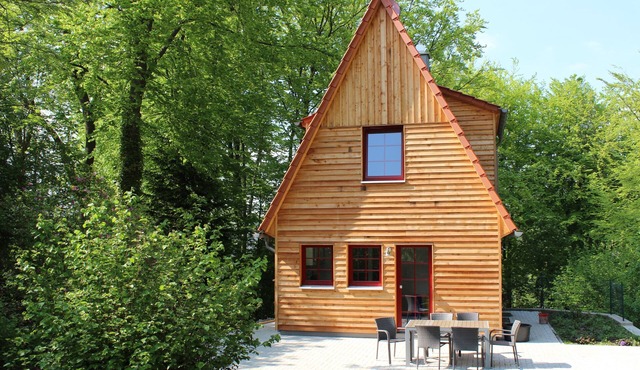 Comfortable holiday home with charm, located directly between lake and forest