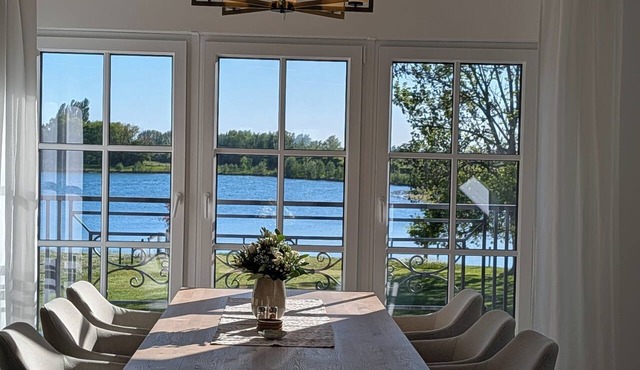 Coproyshof Lakeside Apartment