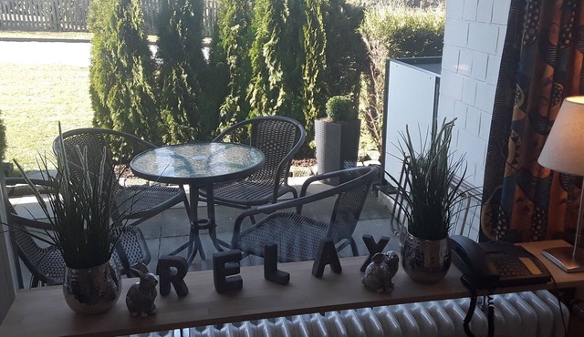 Cordes, Apartment 1, with sauna and outdoor pool, right on the lake