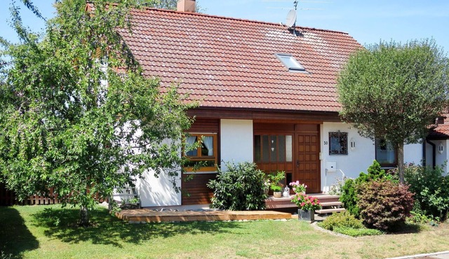 Cosy apartment for 4 guests with WIFI, TV, balcony and parking