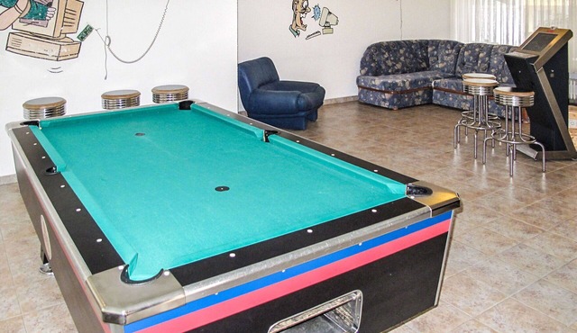 Cosy apartment in villa for 6 people with pool, TV and terrace