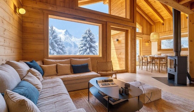 Cosy chalet with views of Mont Blanc