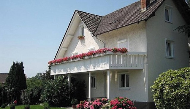 Cosy Vacation Domicile in Central but Quiet Location - Haus Bauer Ferienwohnung 2 with Wi-Fi; Parking Available