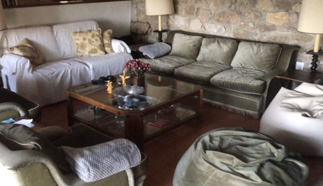 Cottage Sleeps 12 with Pool and Parking