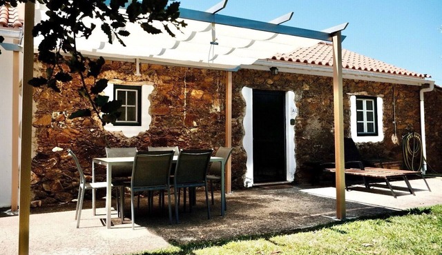 Cottage 'Vale Do Espinheiro' with Lake View, Private Garden and Wi-Fi
