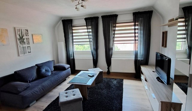 Cozy attic vacation apartment near Brombachsee, Rothsee, and the train station