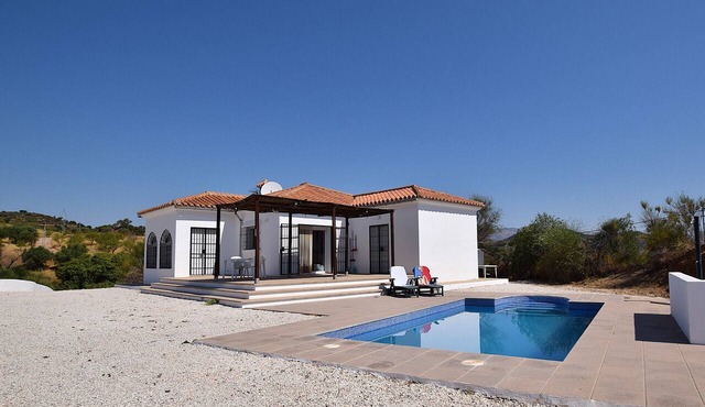 Cozy casita in the countryside with swimming pool, near Málaga