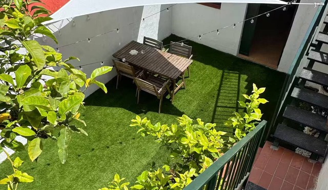 Cozy Home with a Private Garden, 15 Minutes from the Beach