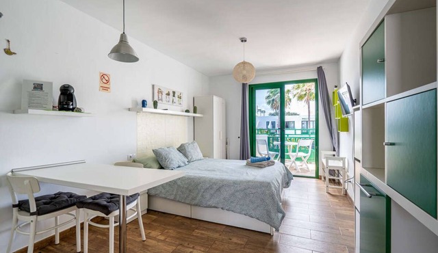 Cozy studio in a quiet complex centrally located direct access to the beach