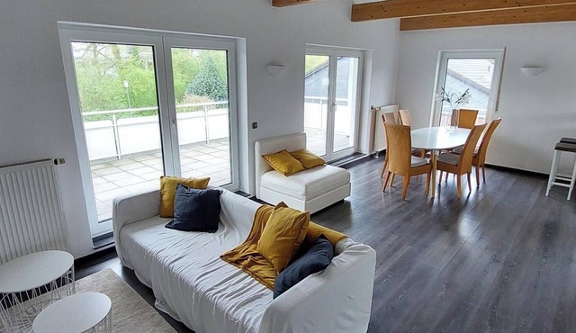 Cozy vacation apartment by the swimming pool