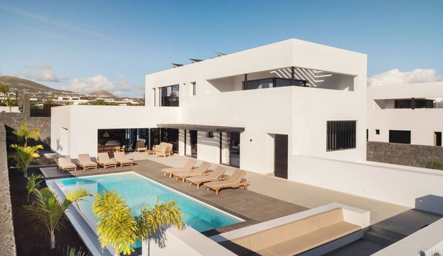 CRISTELLE by Buenavilla| A 5-bedroom luxury retreat in Puerto Calero