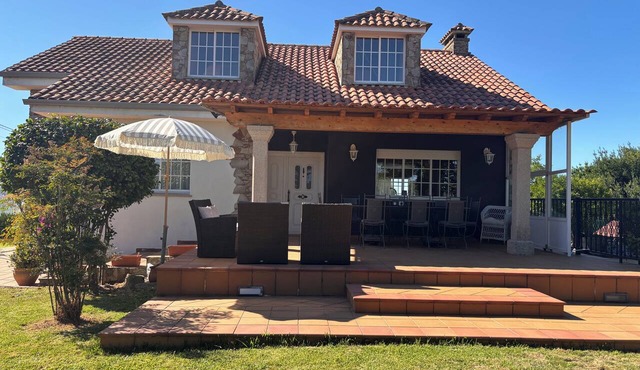 Cumbre Chalet in Sada with a pool and views of Sada