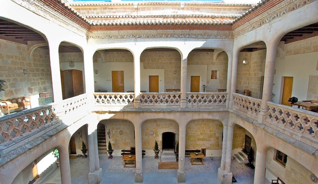 Deluxe Medieval - One Bedroom Castle, Sleeps 2