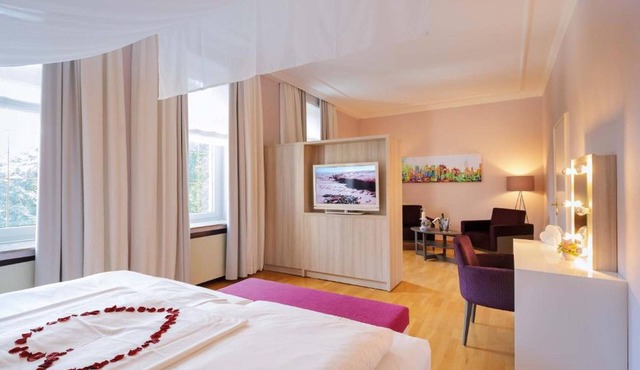 Deluxe suite with lake view