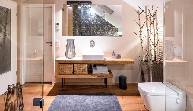 Designer apartment with sauna, hot tub and fireplace