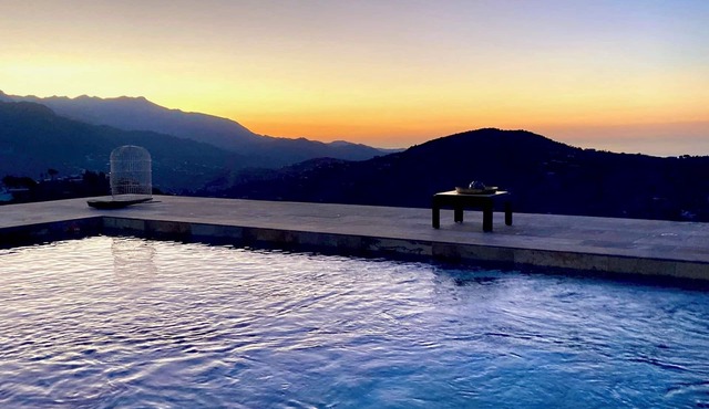DETACHED HOUSE WITH POOL, SEA AND MOUNTAIN VIEWS.