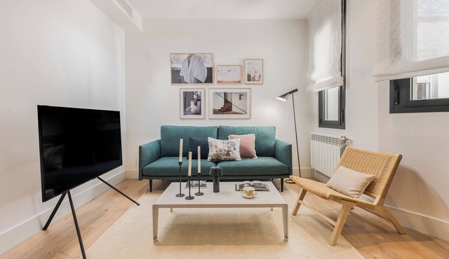 Doctor Castelo LIII - One Bedroom Apartment, Sleeps 2