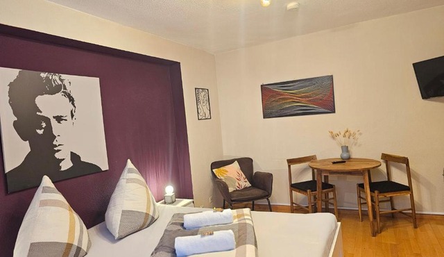 Doppelzimmer in Privathaus I geteiltes Bad & Küche I mit dem Zug 4 min bis zum Hauptbahnhof
