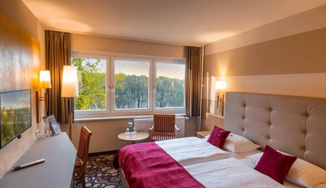 Double room, bath, toilet, rock view - Berghotel Bastei