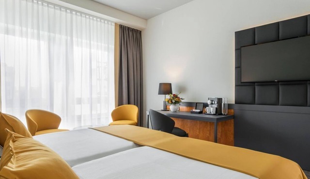 Double room Deluxe, walk-in shower - Dorint Hotel Dresden