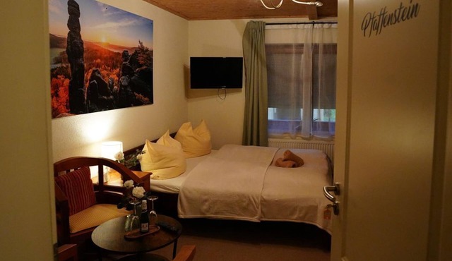 Double room PFAFFENSTEIN - WITHOUT breakfast - - Pension Zum historischen Kalkwerk