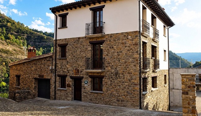 El Palomar del Abuelo - Spacious rural house with terrace and garden in La Rioja