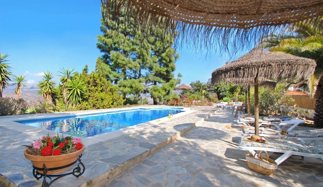 El Patio de la Loma - heated pool - total privacy - breathtaking views