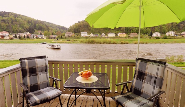 Elbe-2-Resort Directly on the Elbe