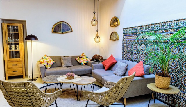 Elegant pet-friendly family home in Santa Cruz, near the Cathedral