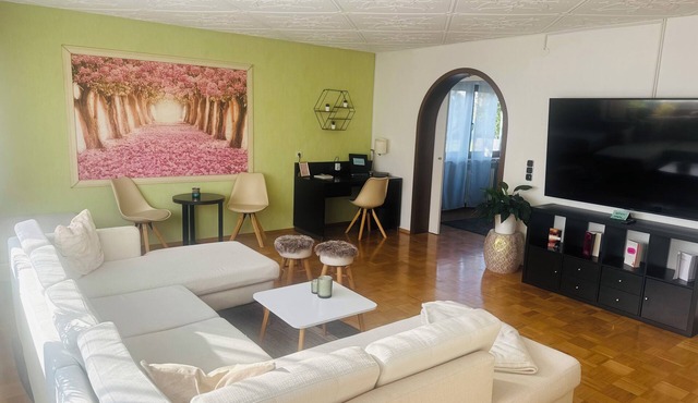 "Emperor Street Apartment" Ground Floor, 120 square meters, with sauna, 3 separate. Bedroom