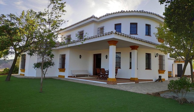 The Arrejadero Farmhouse