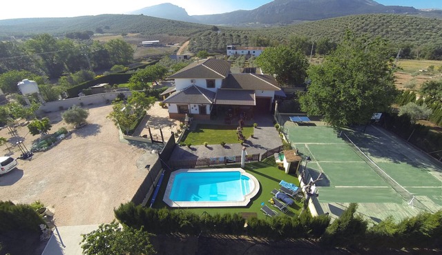 Rated as a small luxury hotel. Excellent location and easy access.