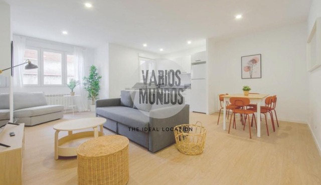 Escapada con parking para 3, vive la Latina