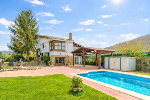 Espectacular casa rural con piscina en el Baztan