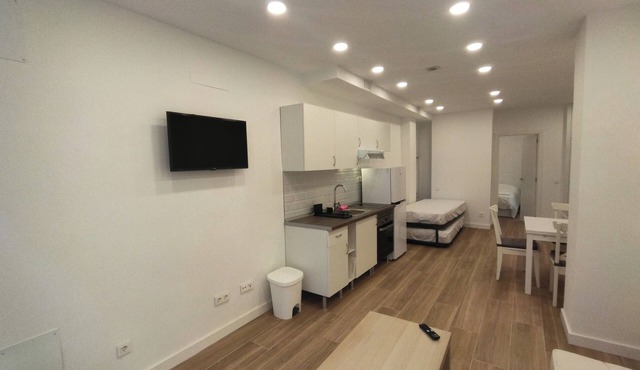 Excellent Location, 200 meters from El Carmen Metro, next to Las Ventas market
