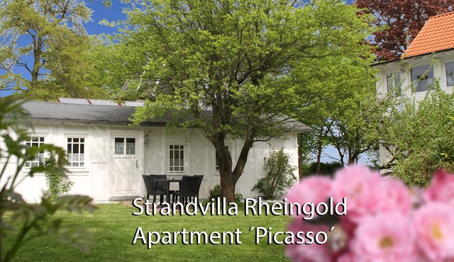 Exclusive, near the beach apartment on the property of the beach villa Rheingold
