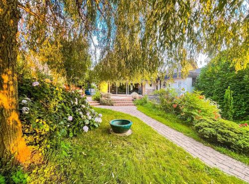 Exklusive Landvilla mit Pool, Sauna und Garten