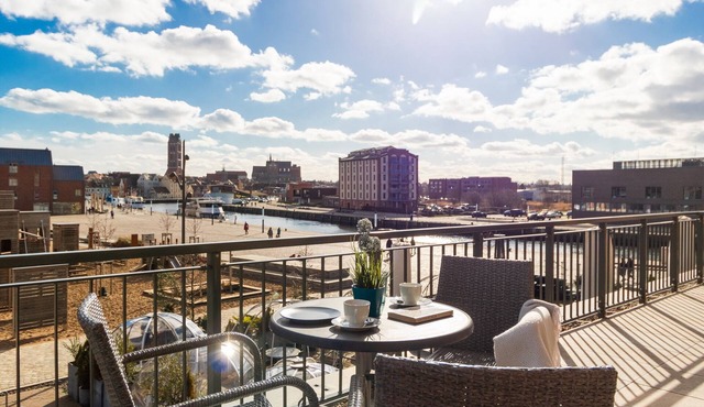 Exzellentes Ferienapartment mit Dachterrasse und Strandkorb im Hafen von Wismar