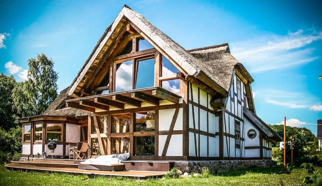 Fachwerkhaus am Bodden mit Sauna, großen Garten, Teich
