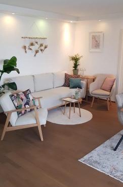 Familienfreundliche und moderne Wohnung mit Balkon