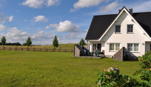 Family-friendly 4 * holiday home with large grounds