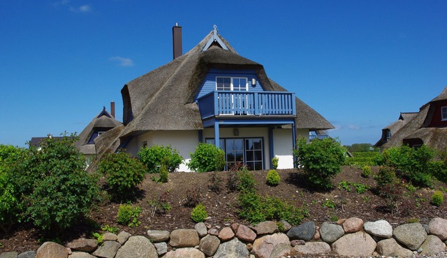 Family-friendly house under thatch for 6 people + 1 child, pets allowed