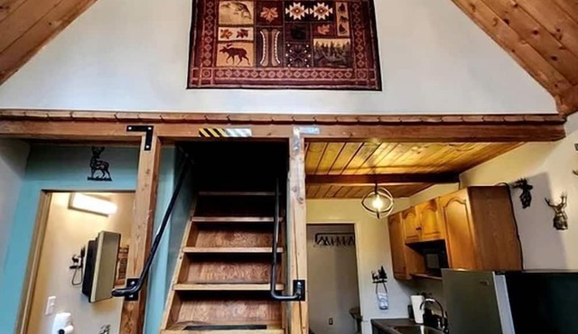 Fantastic Cabin Next to Wonderful Hiking Trails in Seward, Alaska