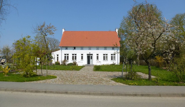 Fantastic luxury house near the beach in a large beautiful garden