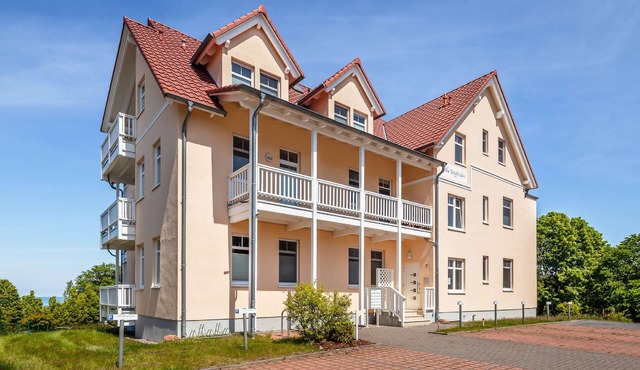 Fantastic sea view from the balcony, use of swimming pool and sauna - Villa Bergfrieden