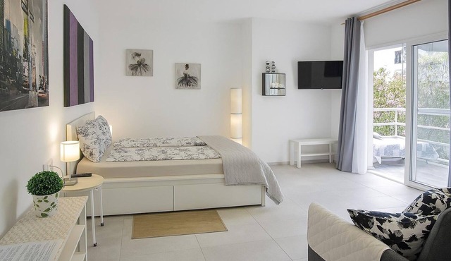 Fantastico 4 - with large private terrace, free parking, air conditioning, BBQ
