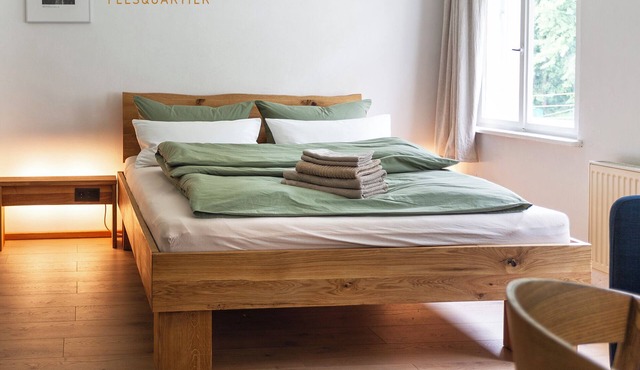 Felsquartier: Bright apartment with forest view